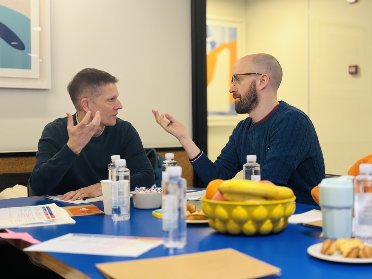 Two leaders in a one-to-one coaching conversation